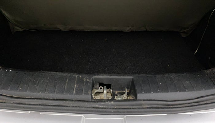 2016 Mahindra Kuv100 K4 6 STR, Petrol, Manual, 54,500 km, Boot Inside