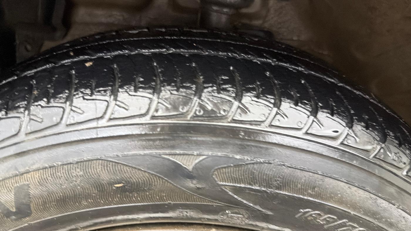 2016 Maruti Celerio ZXI AMT, Petrol, Automatic, 40,224 km, Left Front Tyre Tread