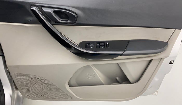 2017 Tata Tiago XM 1.2 REVOTRON, Petrol, Manual, 54,604 km, Driver Side Door Panels Control