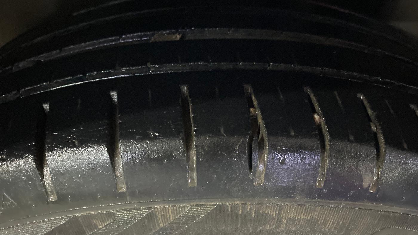2017 Maruti Ciaz ALPHA 1.4 PETROL, Petrol, Manual, 70,577 km, Left Rear Tyre Tread