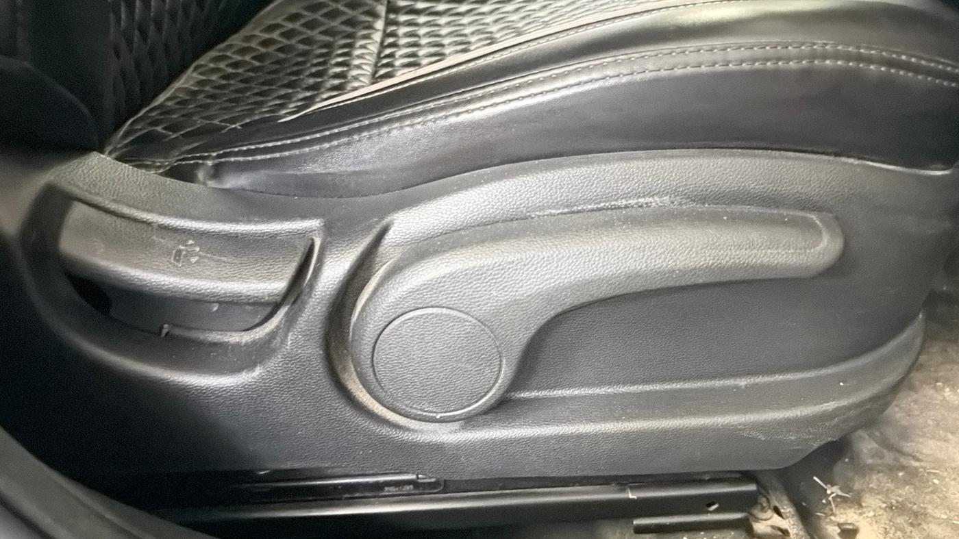 2018 Hyundai Elite i20 ASTA 1.2, Petrol, Manual, 60,650 km, Driver Side Adjustment Panel