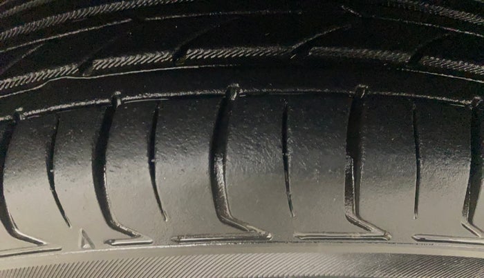 2016 Maruti Celerio ZXI, Petrol, Manual, 40,080 km, Right Front Tyre Tread