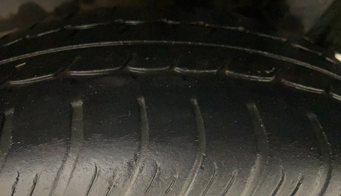 2016 Hyundai Grand i10 MAGNA 1.2 KAPPA VTVT, Petrol, Manual, 39,911 km, Left Rear Tyre Tread