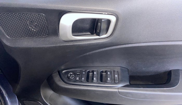 2019 Hyundai VENUE SX PLUS 1.0 TURBO DCT, Petrol, Automatic, 33,485 km, Driver Side Door Panels Control