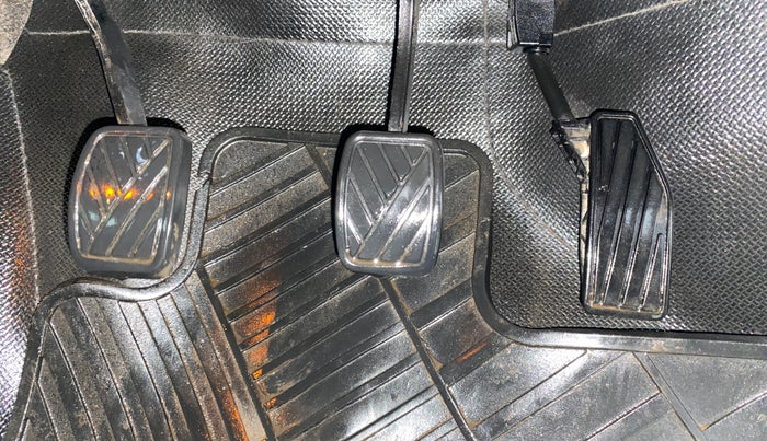 2017 Maruti Baleno ZETA PETROL 1.2, Petrol, Manual, 76,452 km, Pedals