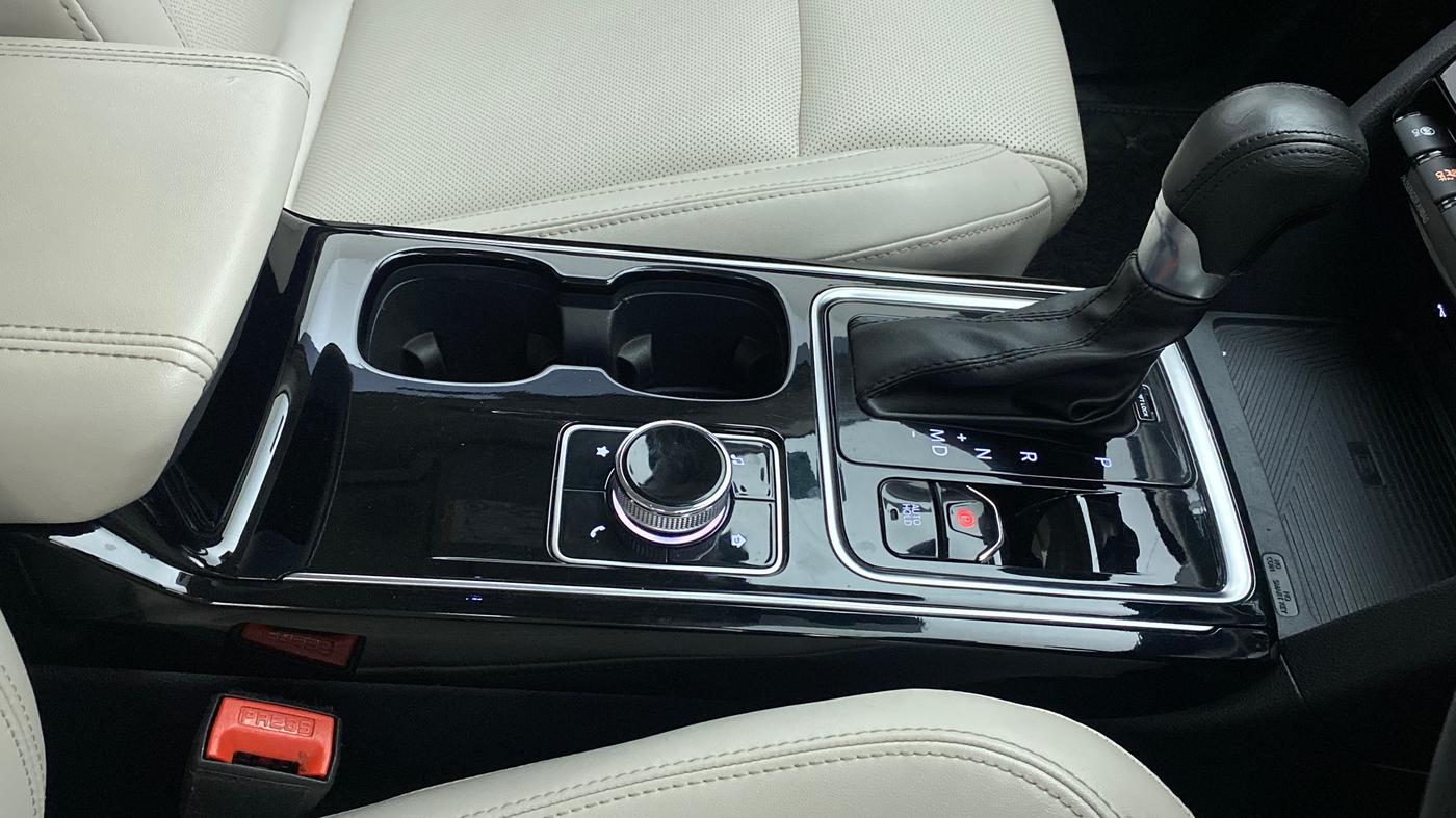 2021 Mahindra XUV700 AX 7 P AT 7 STR, Petrol, Automatic, 11,173 km, Gear Lever