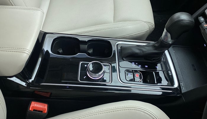 2021 Mahindra XUV700 AX 7 P AT 7 STR, Petrol, Automatic, 11,173 km, Gear Lever