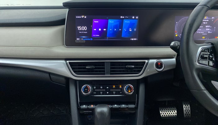 2021 Mahindra XUV700 AX 7 P AT 7 STR, Petrol, Automatic, 11,173 km, Air Conditioner