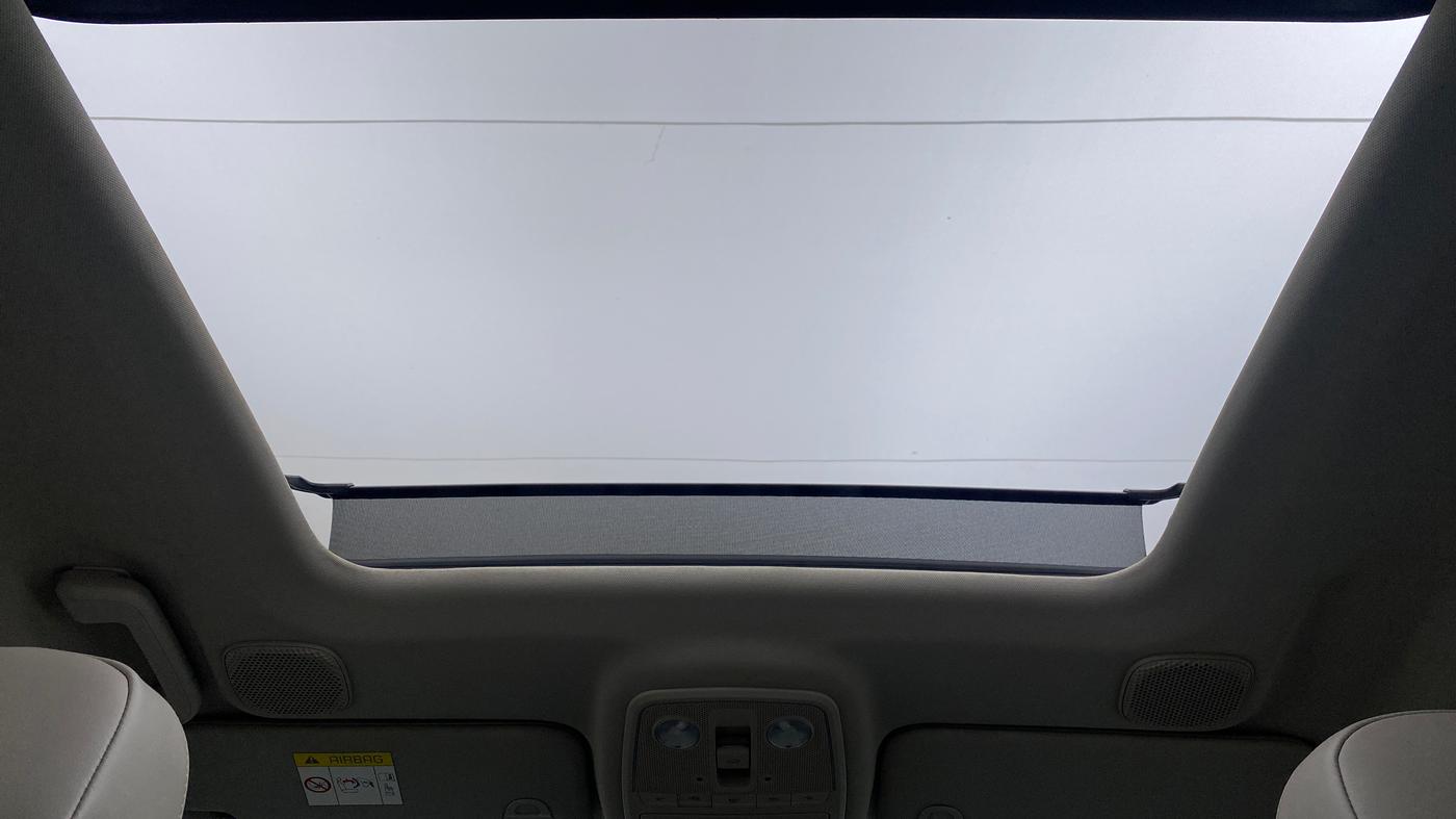 2021 Mahindra XUV700 AX 7 P AT 7 STR, Petrol, Automatic, 11,173 km, Moonroof/ Sunroof