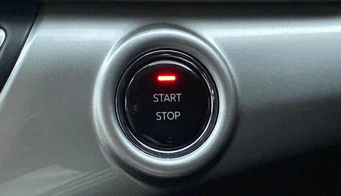 2021 Mahindra XUV700 AX 7 P AT 7 STR, Petrol, Automatic, 11,173 km, Keyless Start/ Stop Button