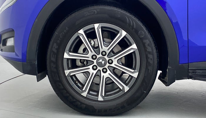 2021 Mahindra XUV700 AX 7 P AT 7 STR, Petrol, Automatic, 11,173 km, Left Front Wheel