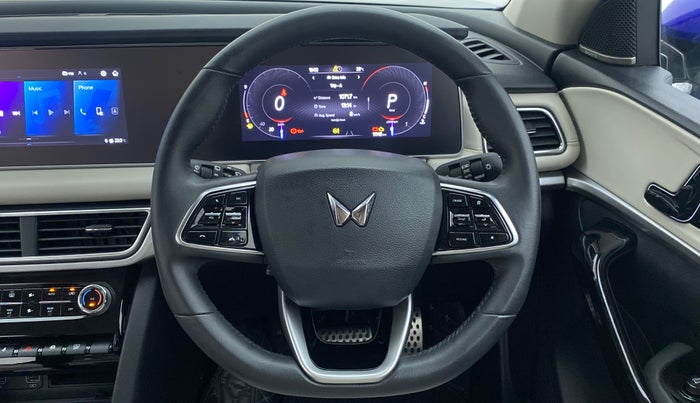 2021 Mahindra XUV700 AX 7 P AT 7 STR, Petrol, Automatic, 11,173 km, Steering Wheel Close Up