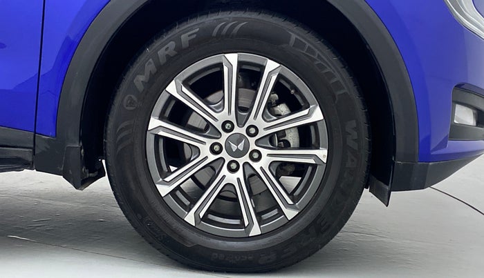 2021 Mahindra XUV700 AX 7 P AT 7 STR, Petrol, Automatic, 11,173 km, Right Front Wheel