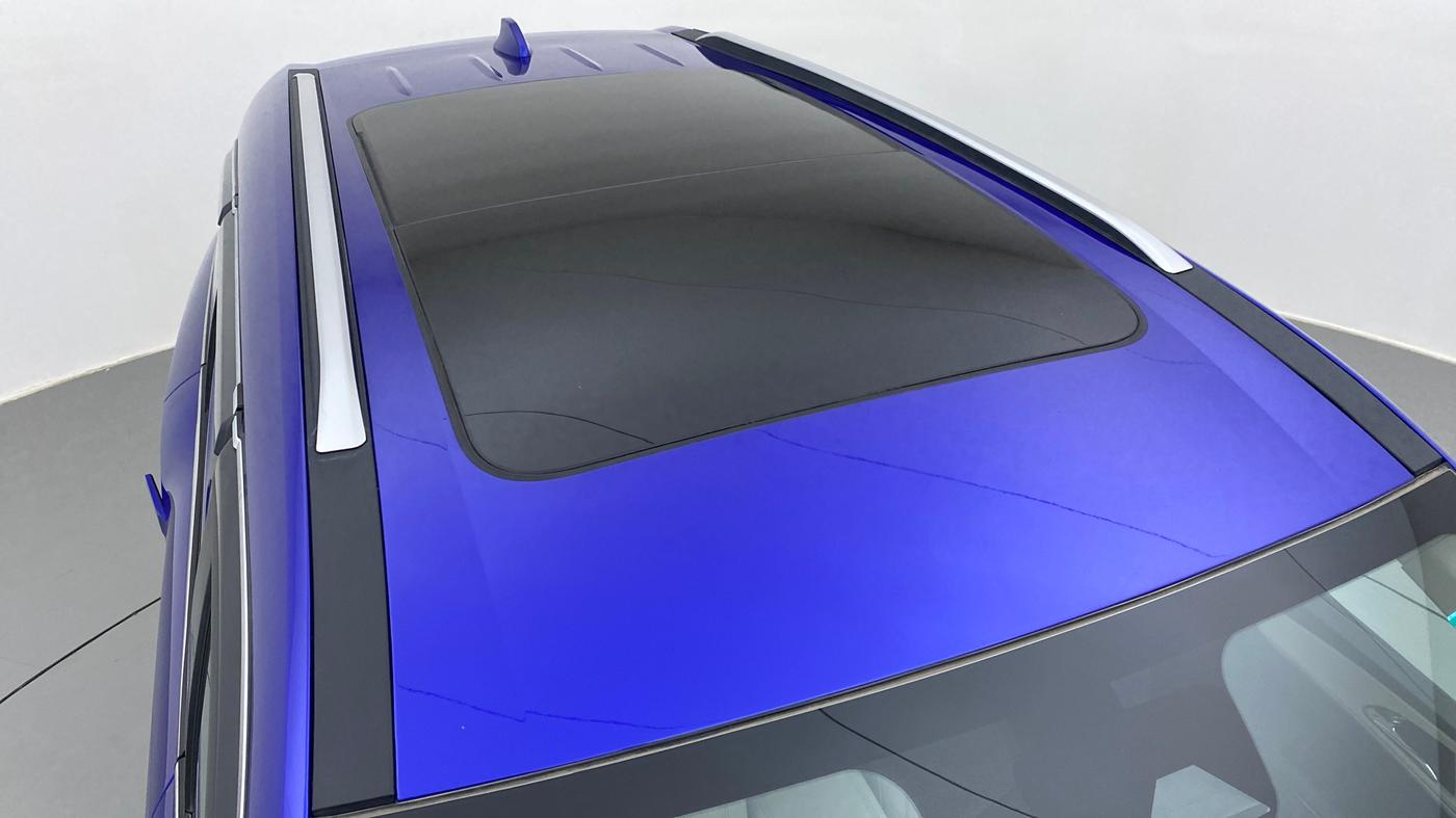 2021 Mahindra XUV700 AX 7 P AT 7 STR, Petrol, Automatic, 11,173 km, Roof