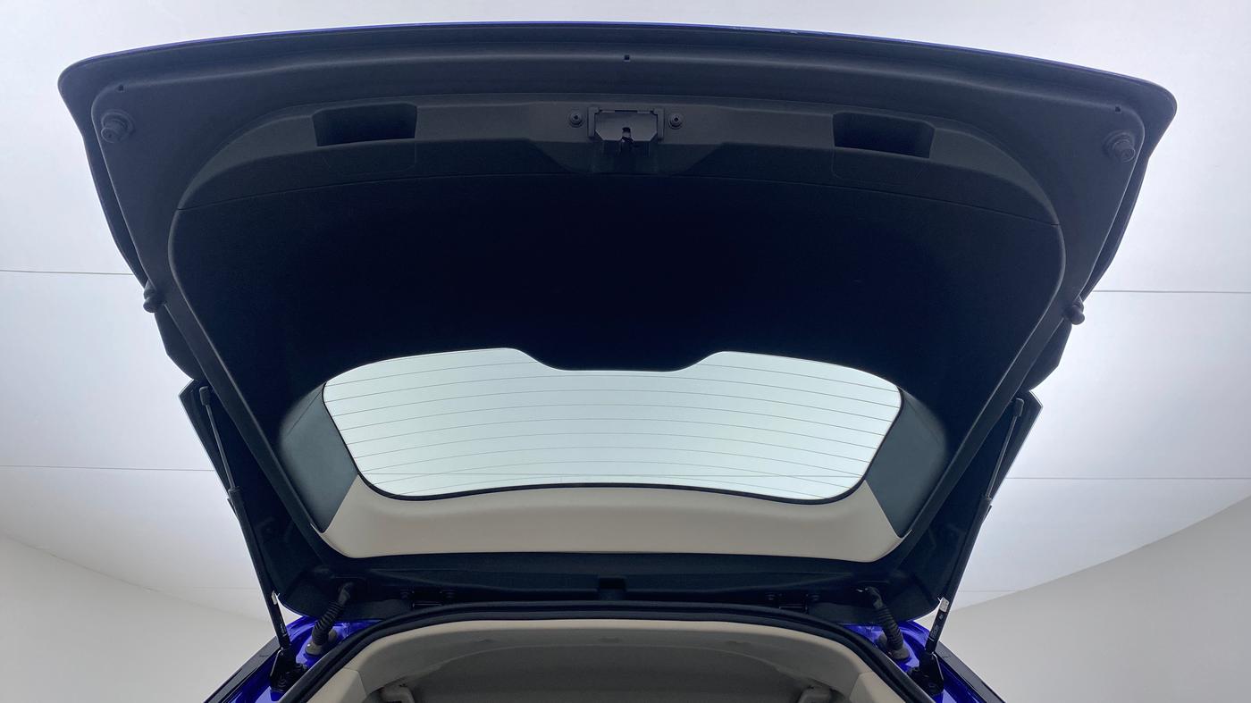 2021 Mahindra XUV700 AX 7 P AT 7 STR, Petrol, Automatic, 11,173 km, Boot Door Open