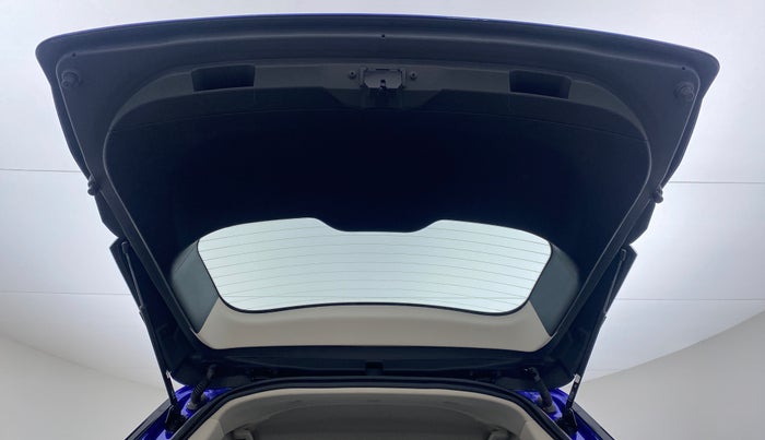 2021 Mahindra XUV700 AX 7 P AT 7 STR, Petrol, Automatic, 11,173 km, Boot Door Open