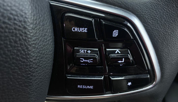 2021 Mahindra XUV700 AX 7 P AT 7 STR, Petrol, Automatic, 11,173 km, Adaptive Cruise Control