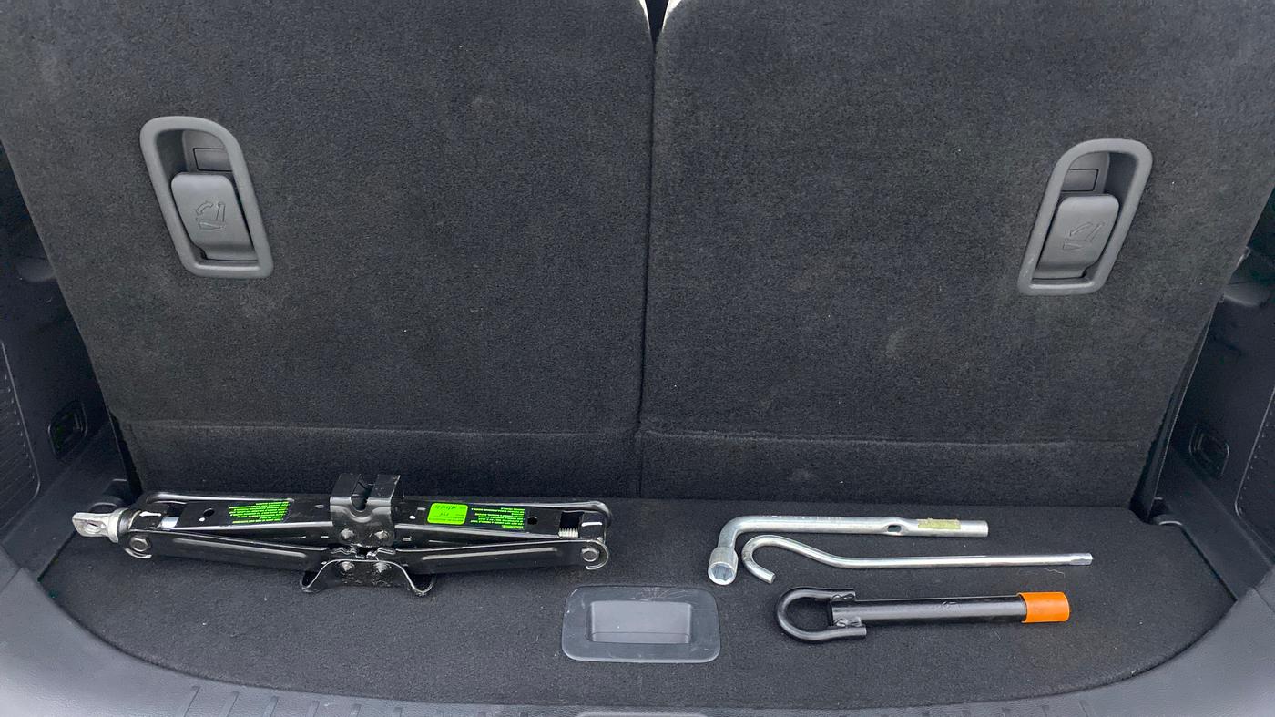 2021 Mahindra XUV700 AX 7 P AT 7 STR, Petrol, Automatic, 11,173 km, Boot Inside