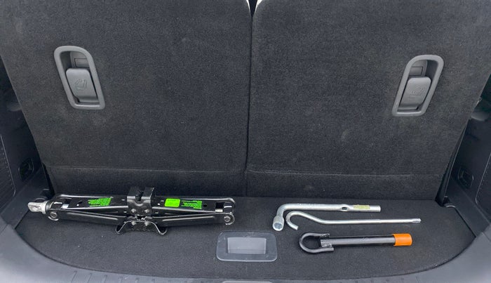 2021 Mahindra XUV700 AX 7 P AT 7 STR, Petrol, Automatic, 11,173 km, Boot Inside