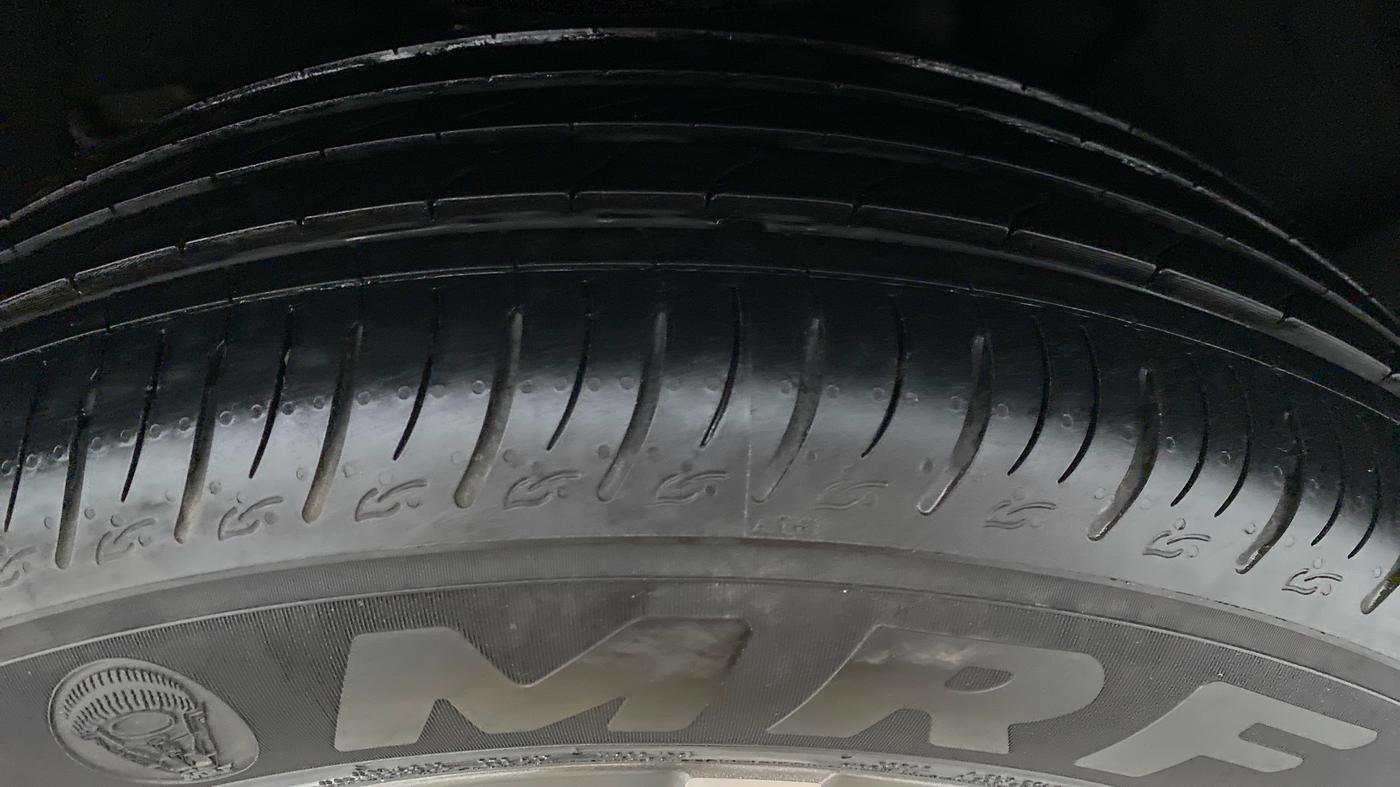 2021 Mahindra XUV700 AX 7 P AT 7 STR, Petrol, Automatic, 11,173 km, Left Rear Tyre Tread