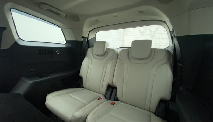 2021 Mahindra XUV700 AX 7 P AT 7 STR, Petrol, Automatic, 11,173 km, Third Seat Row ( optional )