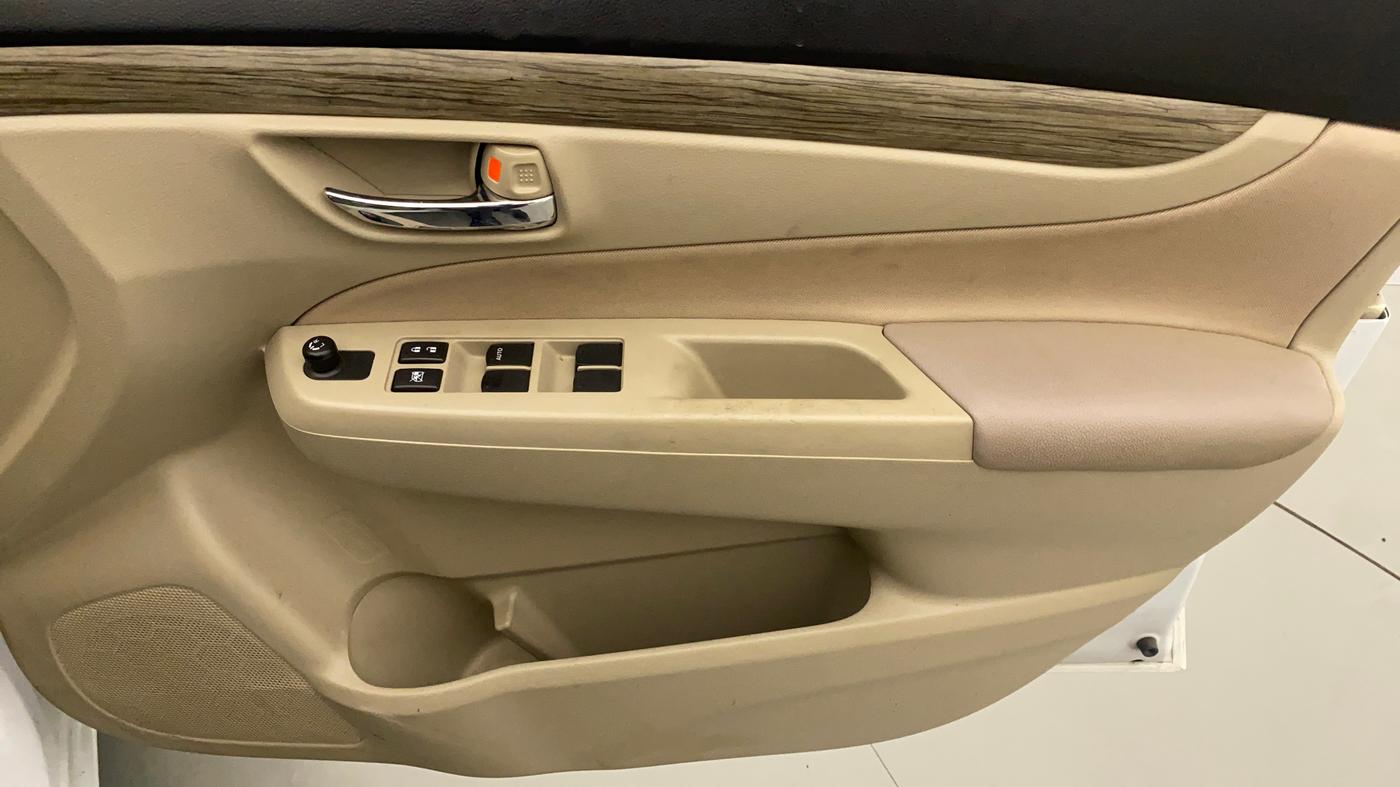 2021 Maruti Ciaz DELTA 1.5 SHVS MT PETROL, Petrol, Manual, 31,045 km, Driver Side Door Panels Control