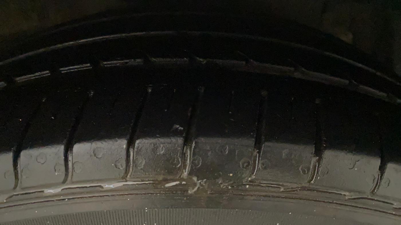 2021 Maruti Ciaz DELTA 1.5 SHVS MT PETROL, Petrol, Manual, 31,045 km, Right Front Tyre Tread