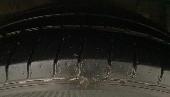 2021 Maruti Ciaz DELTA 1.5 SHVS MT PETROL, Petrol, Manual, 31,045 km, Right Front Tyre Tread