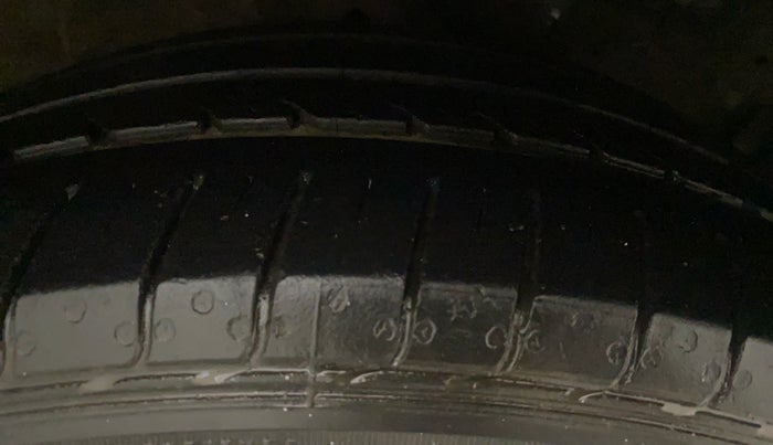2021 Maruti Ciaz DELTA 1.5 SHVS MT PETROL, Petrol, Manual, 31,045 km, Right Rear Tyre Tread