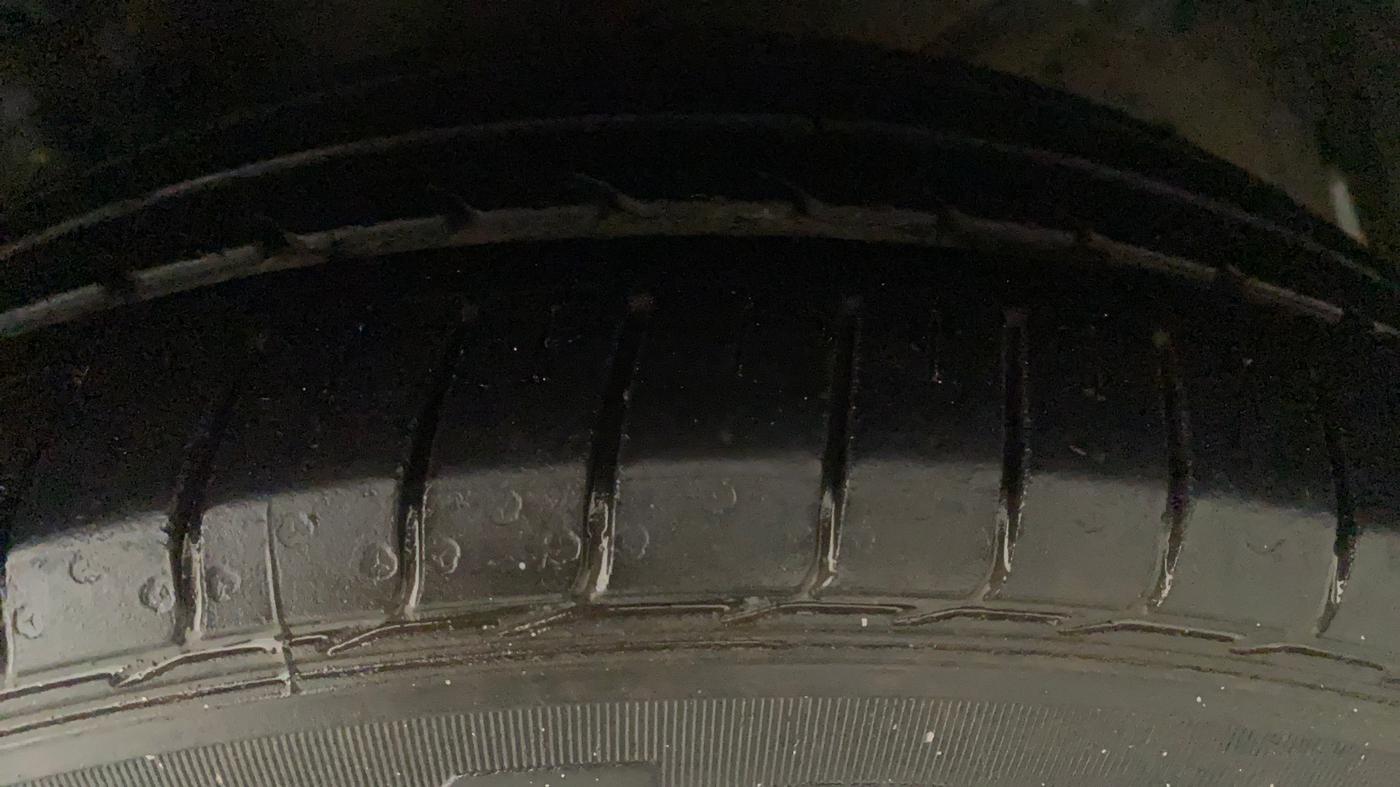2021 Maruti Ciaz DELTA 1.5 SHVS MT PETROL, Petrol, Manual, 31,045 km, Left Rear Tyre Tread