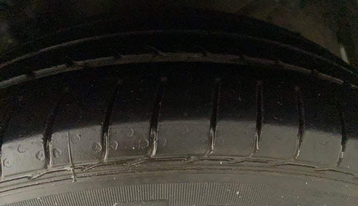 2021 Maruti Ciaz DELTA 1.5 SHVS MT PETROL, Petrol, Manual, 31,045 km, Left Rear Tyre Tread