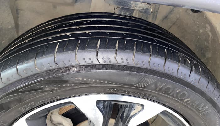 2021 Jeep Compass MODEL S (O) DIESEL 4X4 AT, Diesel, Automatic, 1,05,152 km, Left Front Tyre Tread