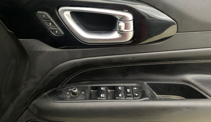 2021 Jeep Compass MODEL S (O) DIESEL 4X4 AT, Diesel, Automatic, 1,05,152 km, Driver Side Door Panels Control