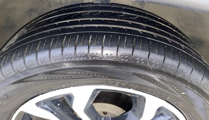 2021 Jeep Compass MODEL S (O) DIESEL 4X4 AT, Diesel, Automatic, 1,05,152 km, Right Front Tyre Tread