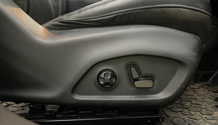 2021 Jeep Compass MODEL S (O) DIESEL 4X4 AT, Diesel, Automatic, 1,05,152 km, Driver Side Adjustment Panel