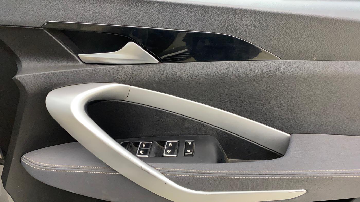 2020 MG HECTOR SUPER 1.5 PETROL, Petrol, Manual, 55,775 km, Driver Side Door Panels Control