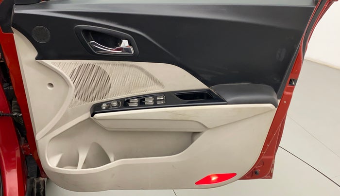 2019 Mahindra XUV300 W8 1.5 DIESEL, Diesel, Manual, 86,481 km, Driver Side Door Panels Control