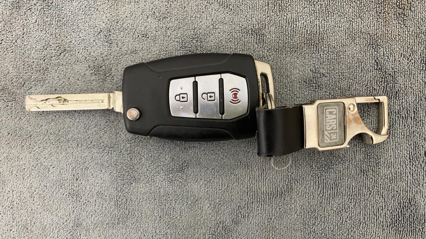 2019 Mahindra XUV300 W8 1.5 DIESEL, Diesel, Manual, 86,481 km, Key Close Up