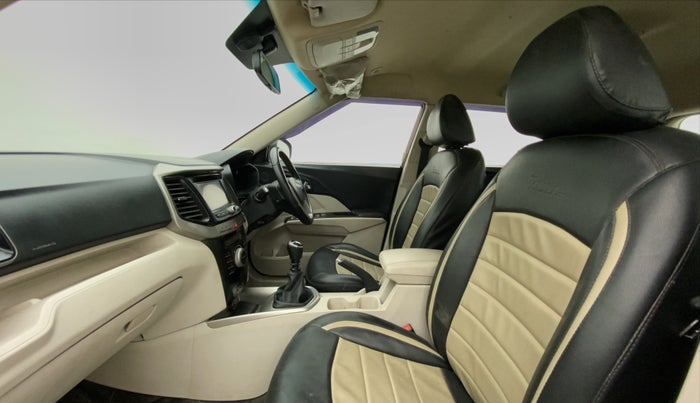 2019 Mahindra XUV300 W8 1.5 DIESEL, Diesel, Manual, 86,481 km, Right Side Front Door Cabin