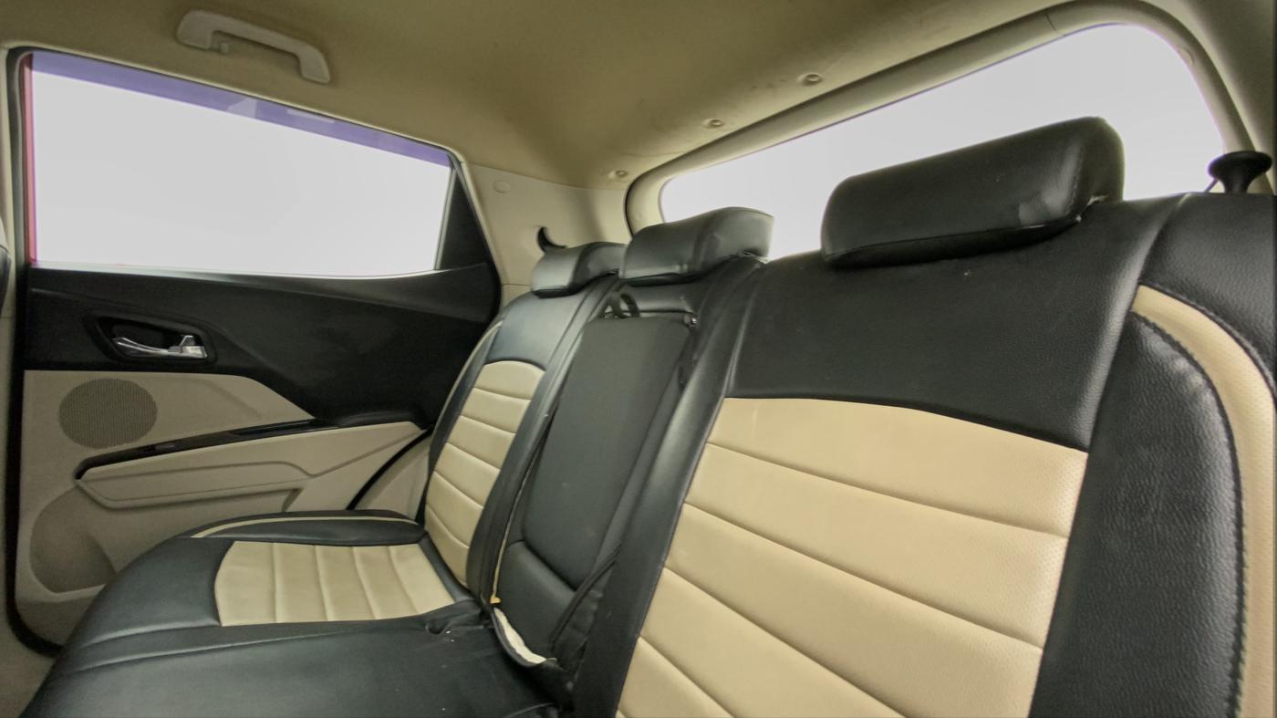 2019 Mahindra XUV300 W8 1.5 DIESEL, Diesel, Manual, 86,481 km, Right Side Rear Door Cabin