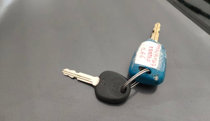 2020 Hyundai NEW SANTRO SPORTZ CNG, CNG, Manual, 1,15,243 km, Key Close Up