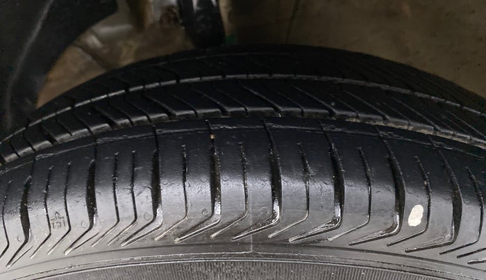 2018 Maruti Swift VDI, Diesel, Manual, 53,022 km, Left Front Tyre Tread