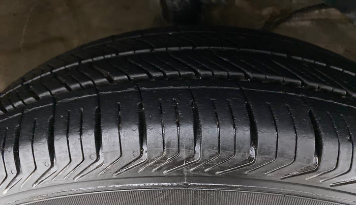 2018 Maruti Swift VDI, Diesel, Manual, 53,022 km, Right Front Tyre Tread