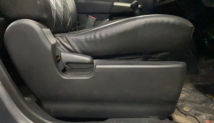 2014 Maruti Wagon R 1.0 VXI, Petrol, Manual, 73,768 km, Driver Side Adjustment Panel