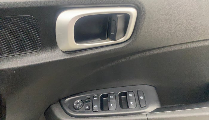 2020 Hyundai VENUE SX 1.0 TURBO IMT, Petrol, Manual, 82,463 km, Driver Side Door Panels Control