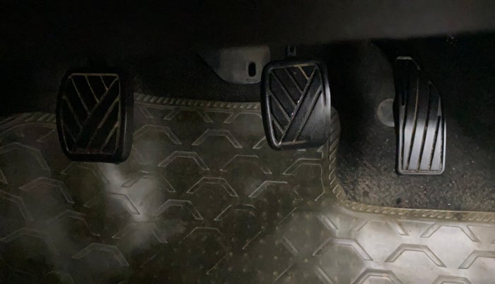 2014 Maruti Swift VXI, Petrol, Manual, 78,090 km, Pedals