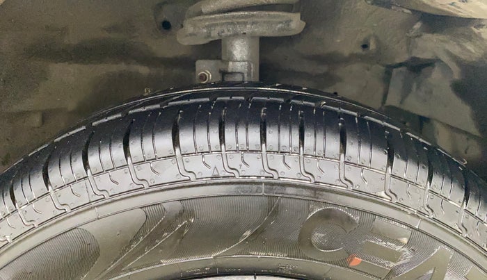 2014 Maruti Swift VXI, Petrol, Manual, 78,090 km, Right Front Tyre Tread