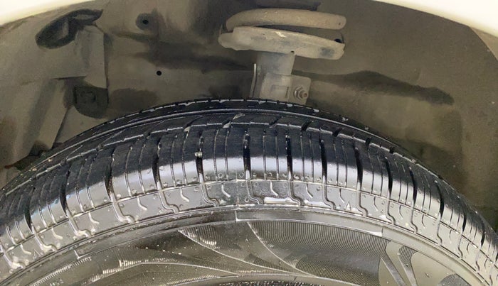 2014 Maruti Swift VXI, Petrol, Manual, 78,090 km, Left Front Tyre Tread
