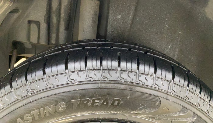 2014 Maruti Swift VXI, Petrol, Manual, 78,090 km, Right Rear Tyre Tread
