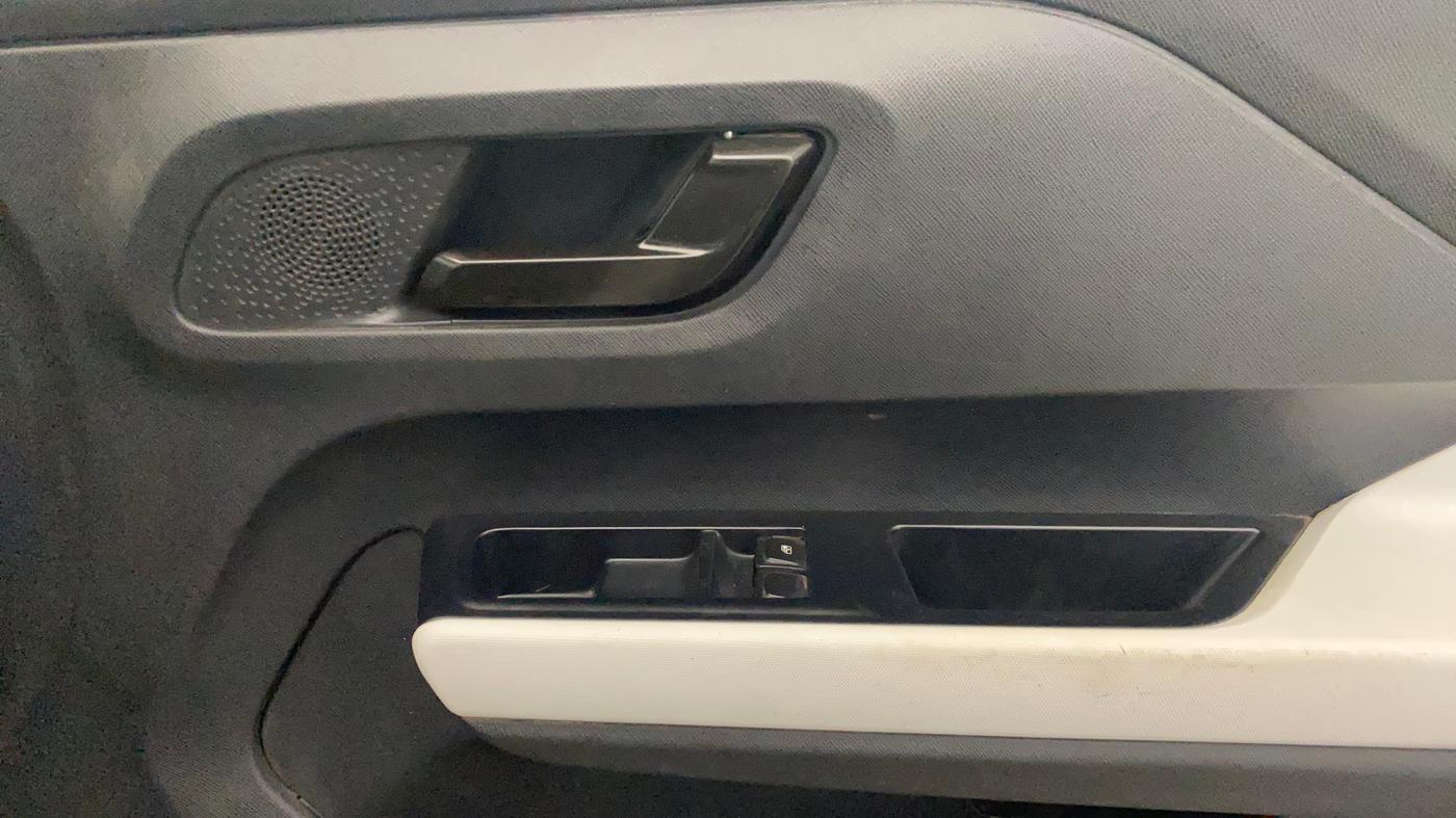 2024 Tata PUNCH PURE MT CNG, CNG, Manual, 53,335 km, Driver Side Door Panels Control